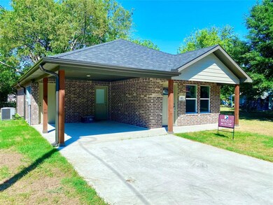 812 W 11th St, Bonham, TX 75418 - photo 2