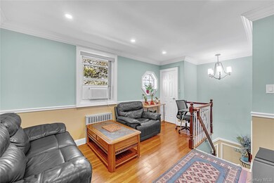 235-10 131st Ave unit Upper, Rosedale, NY 11422 - photo 3