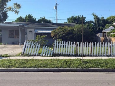 1005 12th Ave S, Lake Worth, FL 33460 - photo 3