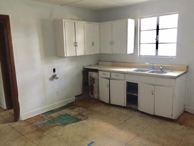 BRICK HOUSE -KITCHEN