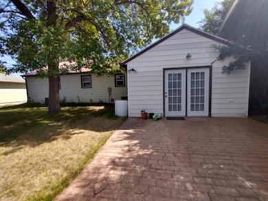 1417 4th Ave NE, Jamestown, ND 58401 - photo 4