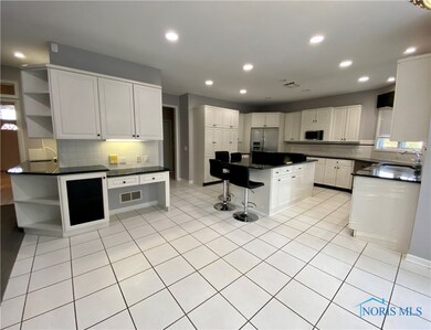 Spacious eat-in kitchen