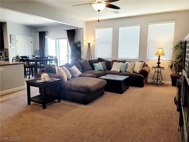 Living Room With Neutral Paint, Blinds, Ceiling Fa