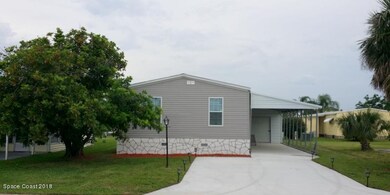 909 Hawthorn Cir, Sebastian, FL 32976 - photo 2