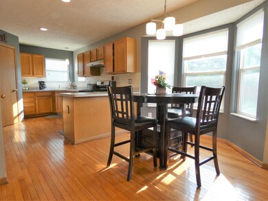 Kitchen & Eating Area