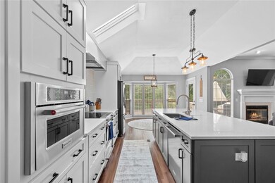 Kitchen w/built in Microwave