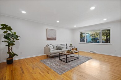 1736 Ivyhill Loop North
