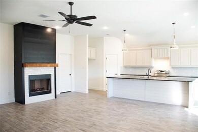 102 Buckeye Dr, Weatherford, TX 76086 - photo 2