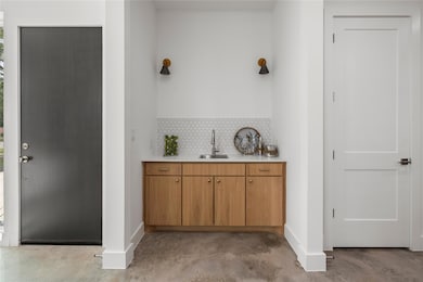 106 W Croslin St unit 1, Austin, TX 78752 - photo 6