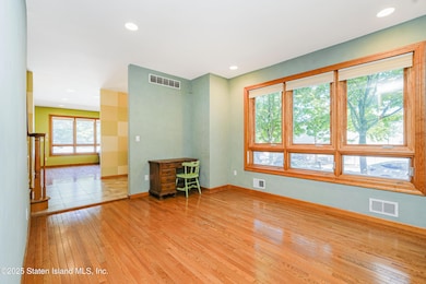 528 Rathbun Ave, Staten Island, NY 10312 - photo 5