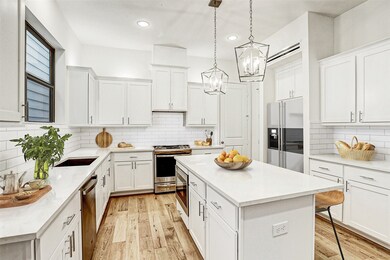 803-F Fisher St, Houston, TX 77018 - photo 2