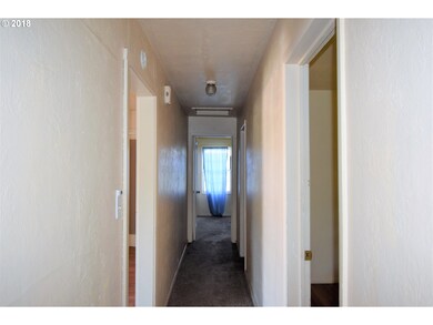 910 E 13th St, the Dalles, OR 97058 - photo 3