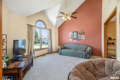 4404 Ridge Dr, Davenport, IA 52806 - photo 4