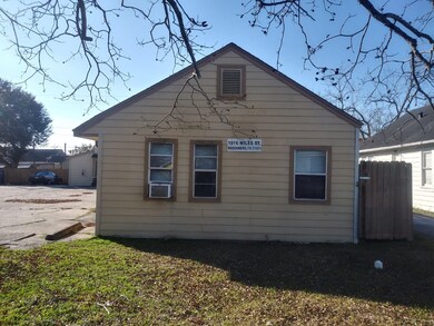 1026 Kansas St, Rosenberg, TX 77471 - photo 3