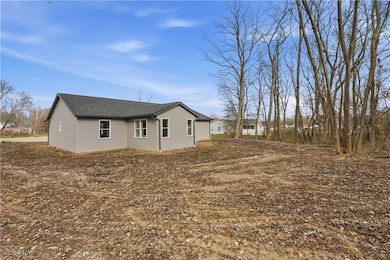 2630 Squirrel Hollow St NE, Canton, OH 44704 - photo 4