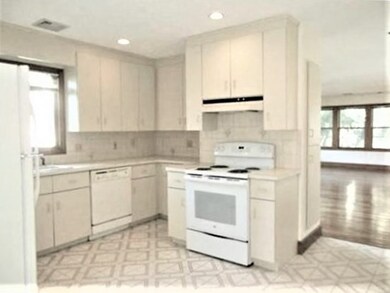 89 Florence St unit 91, Chestnut Hill, MA 02467 - photo 3