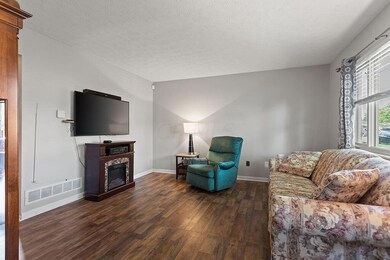 2094 Summer Breeze Dr, Columbus, OH 43223 - photo 3