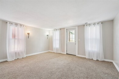 316 E Washington St, Center Point, IA 52213 - photo 4