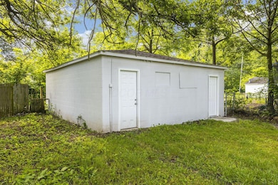 2025-5-31 2592 Grasmere Ave 014