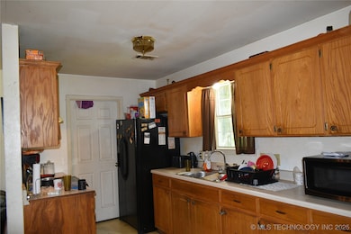 708 W Sterrett St, Hugo, OK 74743 - photo 6