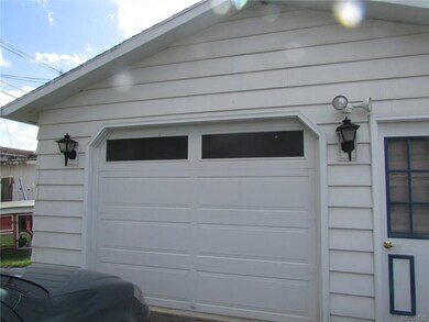 Detached carpeted garage .