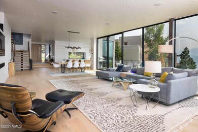 4380JunePoint_Living1