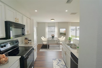 7827 Carriage Pointe Dr, Gibsonton, FL 33534 - photo 2