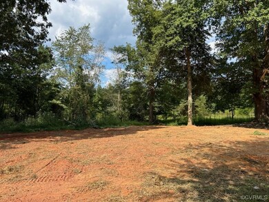 818 Mcdowell Ln, Dundas, VA 23938 - photo 4