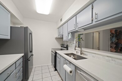 Updated kitchen with sleek appliances!