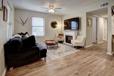 504 Hickory St, Smithville, TX 78957 - photo 6