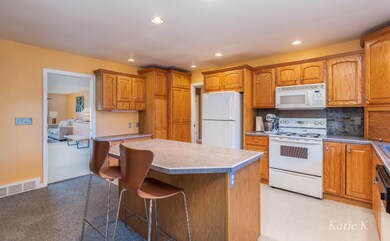 6064 Parview Dr-7