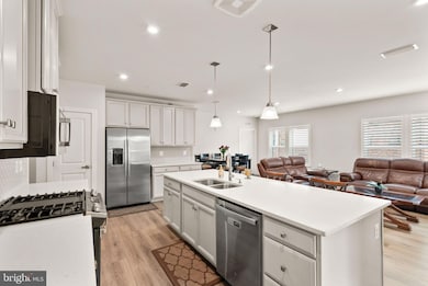 46270 Mount Allen Terrace unit 201, Sterling, VA 20164 - photo 3