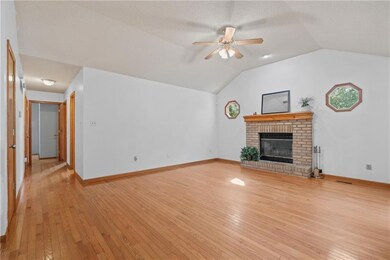 1124 N Ponca Dr, Independence, MO 64056 - photo 5