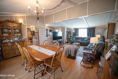 1116 19th st NE. Livingroom.03