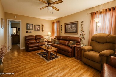 1124 6th Ave N, Grand Forks, ND 58203 - photo 2