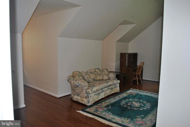 6305 Wood Pointe Dr unit MASTER BEDROOM, Glenn Dale, MD 20769 - photo 5