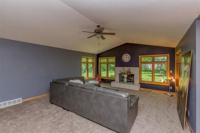 1712 Greenlefe Ct NW, Cedar Rapids, IA 52405 - photo 6