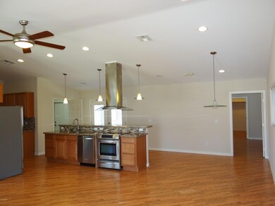 KITCHEN /DINING
