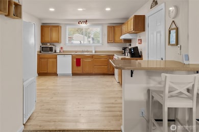 Large entry to kitchen