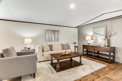 302 Pisces Dr, Granbury, TX 76049 - photo 2