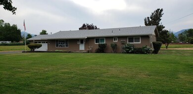 Home on 4 level acres