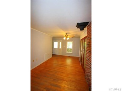 Large Foyer that leads into the kitchen and can se