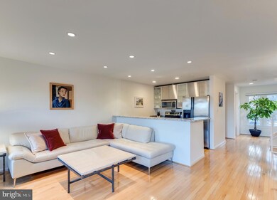 2103 N Rolfe St unit B, Arlington, VA 22209 - photo 2