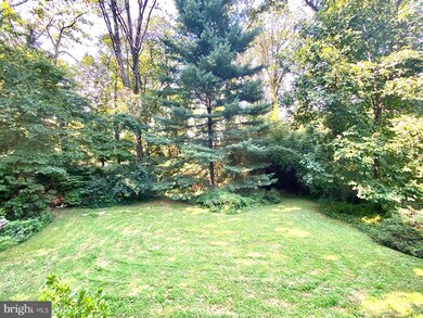 6834 Woodland Dr, Falls Church, VA 22046 - photo 3