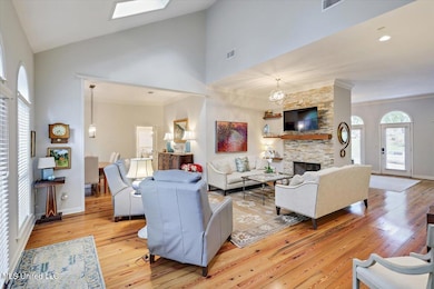 10-112 Newport Cir