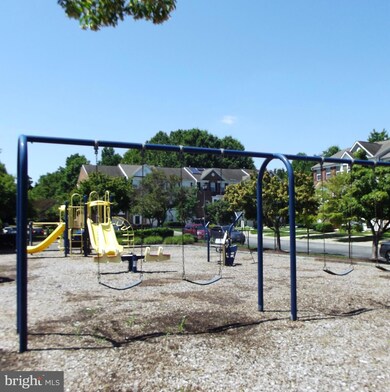 9802 Cranapple Ct, Springdale, MD 20774 - photo 5