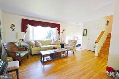 8823 Vernon View Dr, Alexandria, VA 22308 - photo 5