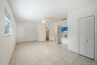 LARGE MASTER BEDROOM