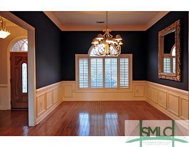 Dining Room. GORGEOUS!!!!! Eggplant paint accents 