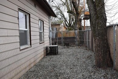 414 S 1st St, Central Point, OR 97502 - photo 4
